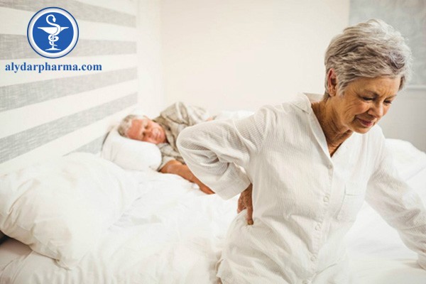 Lúc đầu, người bệnh viêm cột sống dính khớp có ttriệu chứng đau lưng thường xuyên hoặc cứng khớp toàn thân, nhất là vào mỗi sáng thức dậy.