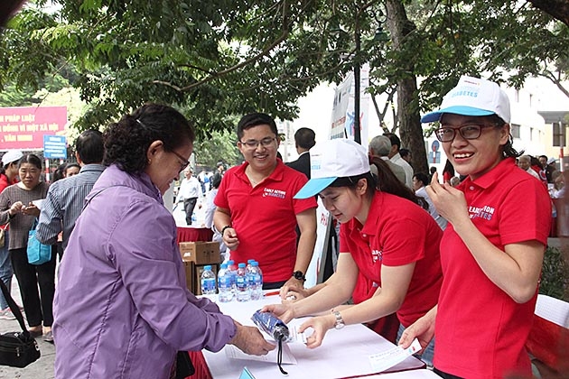 Ngay từ sáng sớm, Ngày hội đã thu hút hàng nghìn người dân Thủ đô, thanh niên, tình nguyện viên các tổ chức trong và ngoài nước tham gia.